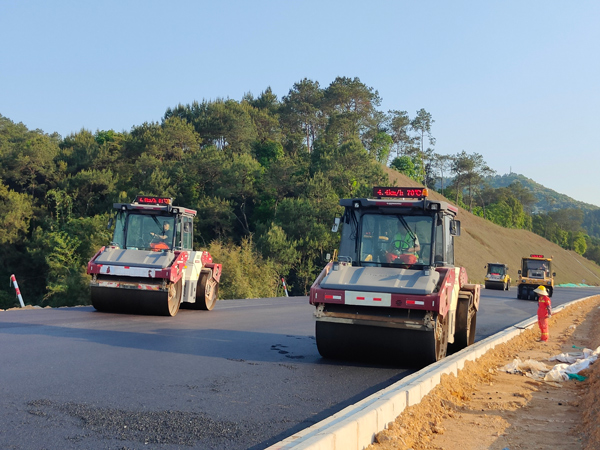 摊铺压实管理系统引领道路建设智能化